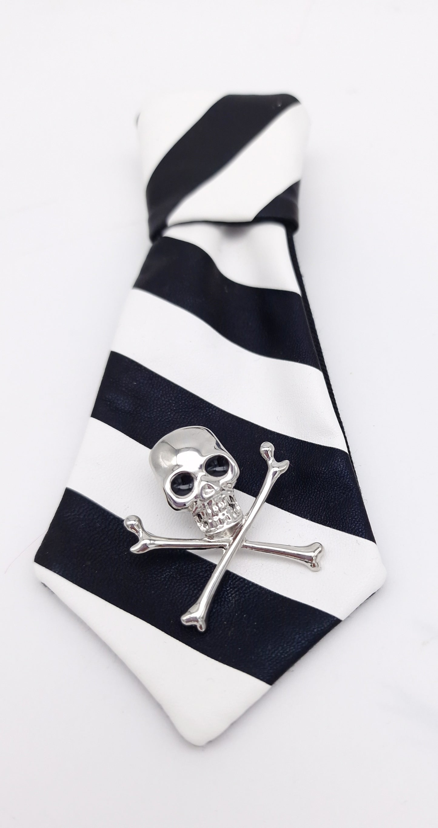 The Pirate collar and tie set - The interchangeable tie system