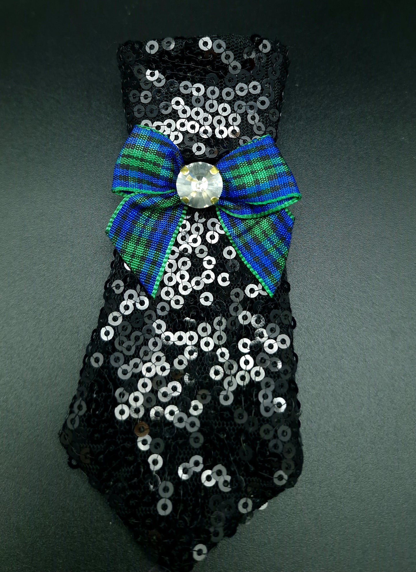 Black sequin tie with tartan pin - The interchangeable System
